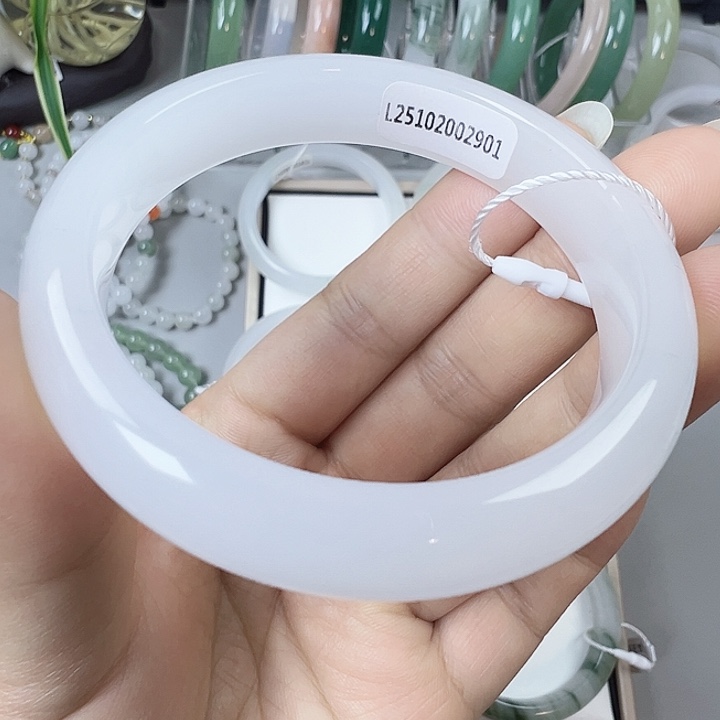 石英质玉未镶嵌手镯