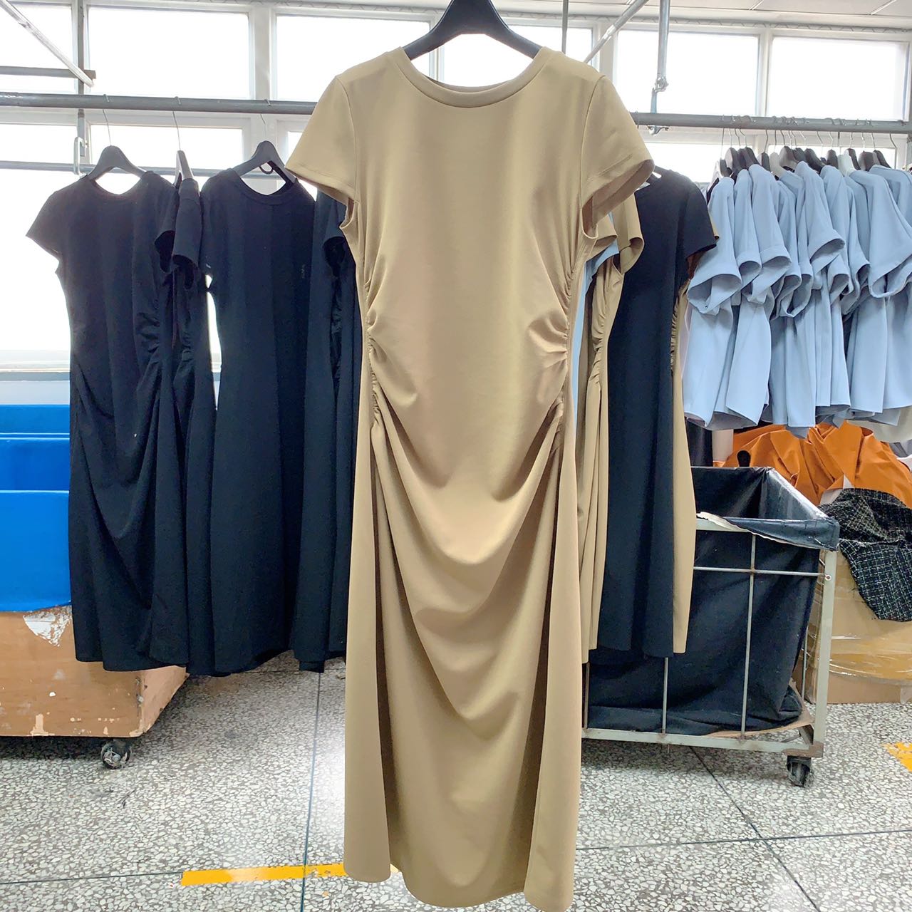 闪闪兒 常规袖褶皱时尚圆领女装韩版长款连衣裙开叉法式夏季5048