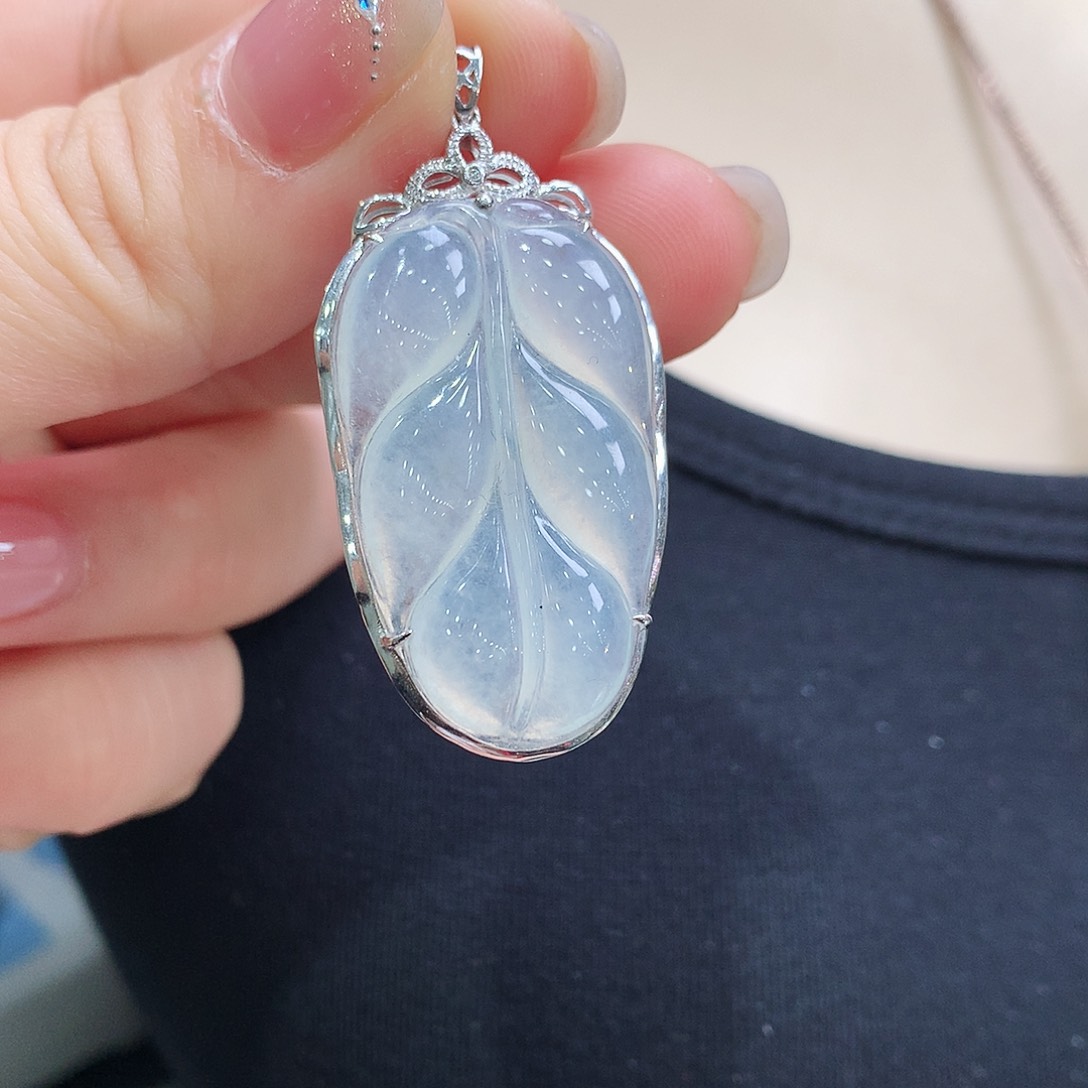 翡翠颈饰18K金镶嵌叶子