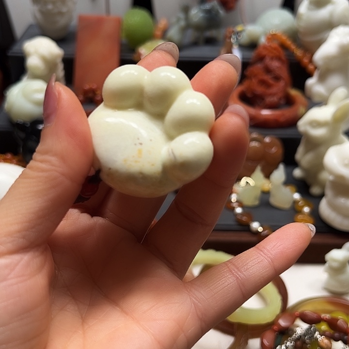 蛇纹石玉吊坠未镶嵌