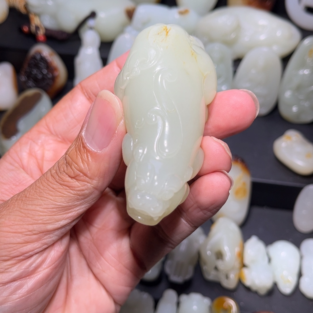 你***吗和田玉未镶嵌颈饰