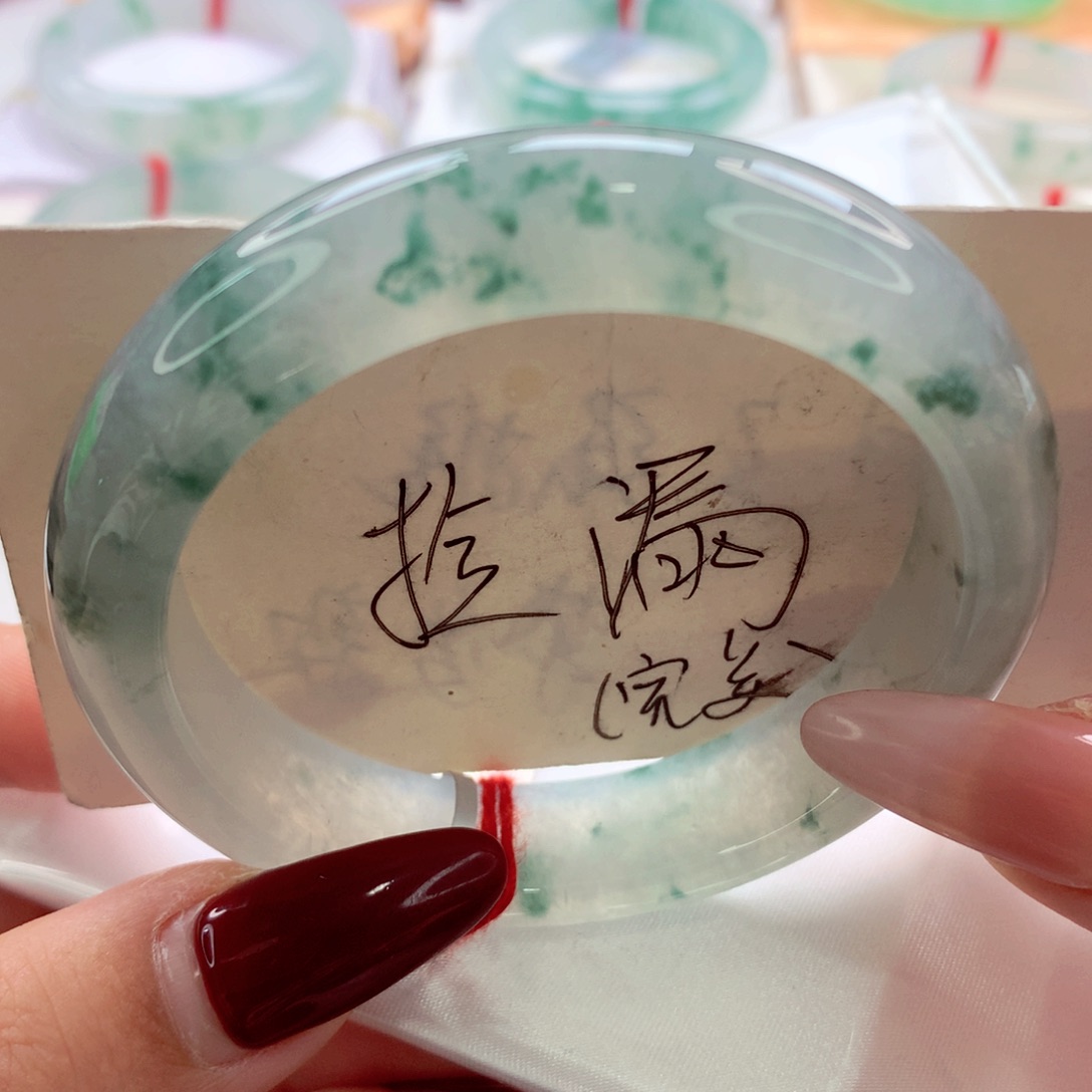 翡翠手镯未镶嵌师妹