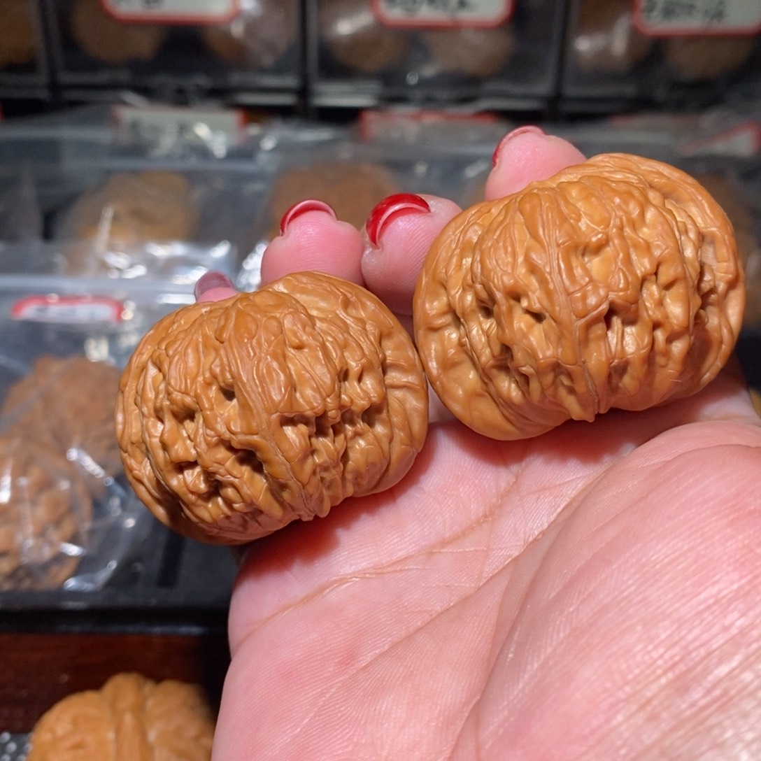 苏***安文玩核桃把件磨盘