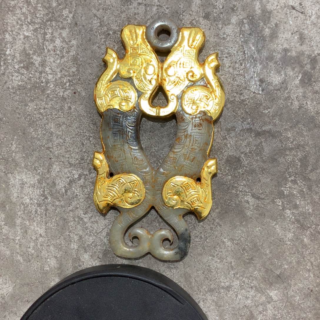 透闪石质玉未镶嵌挂件