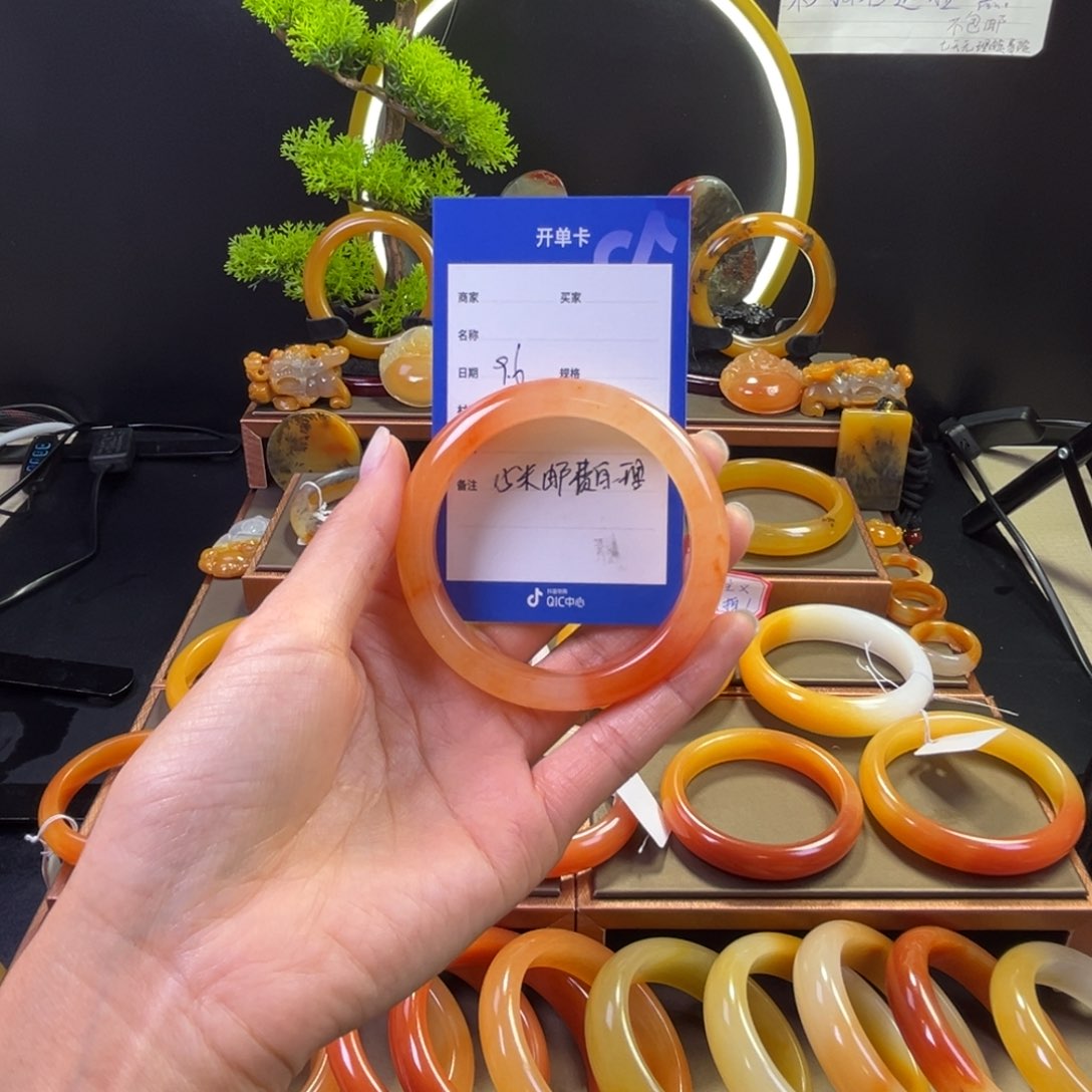 未镶嵌手镯石英质玉