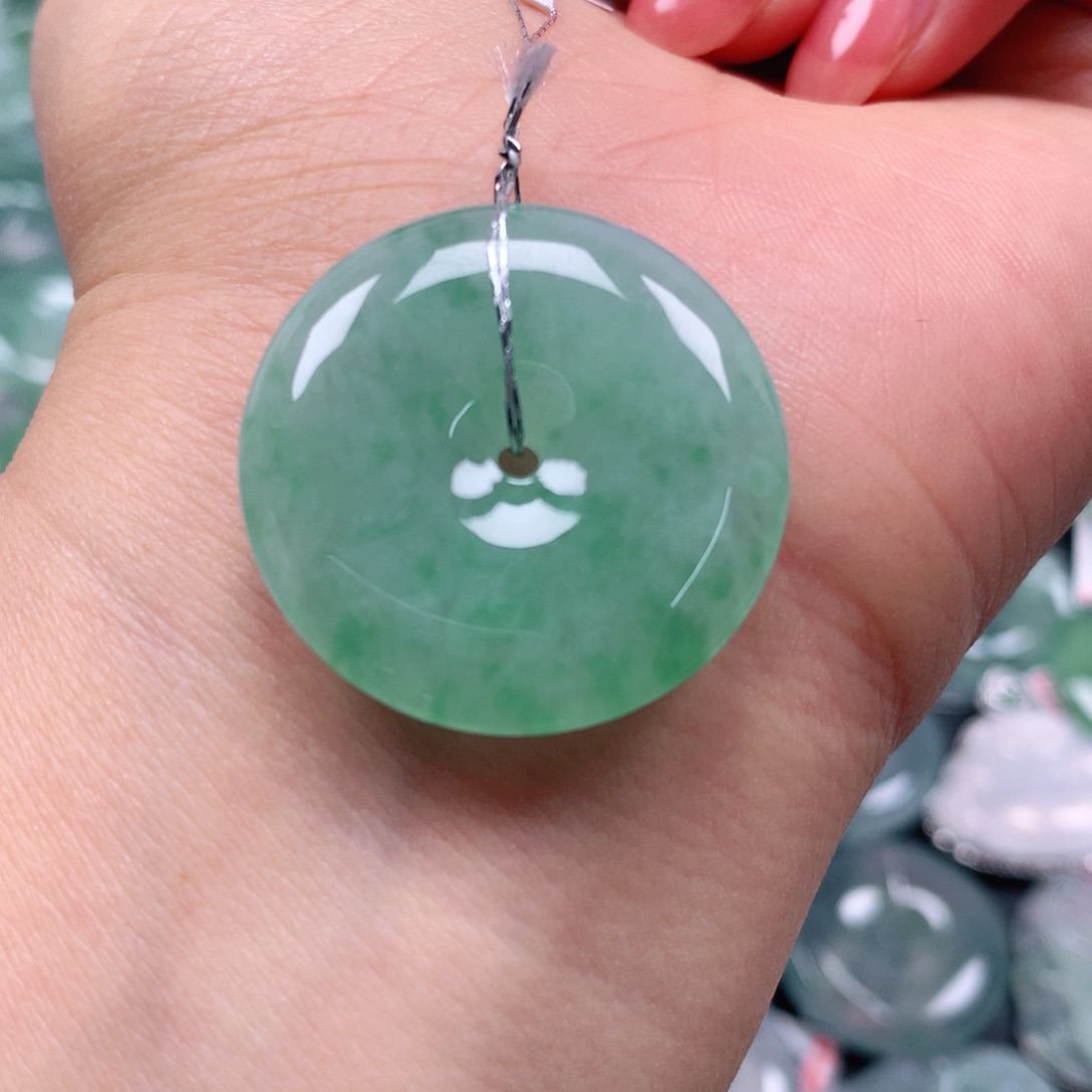 翡翠颈饰18K金镶嵌天然翡翠