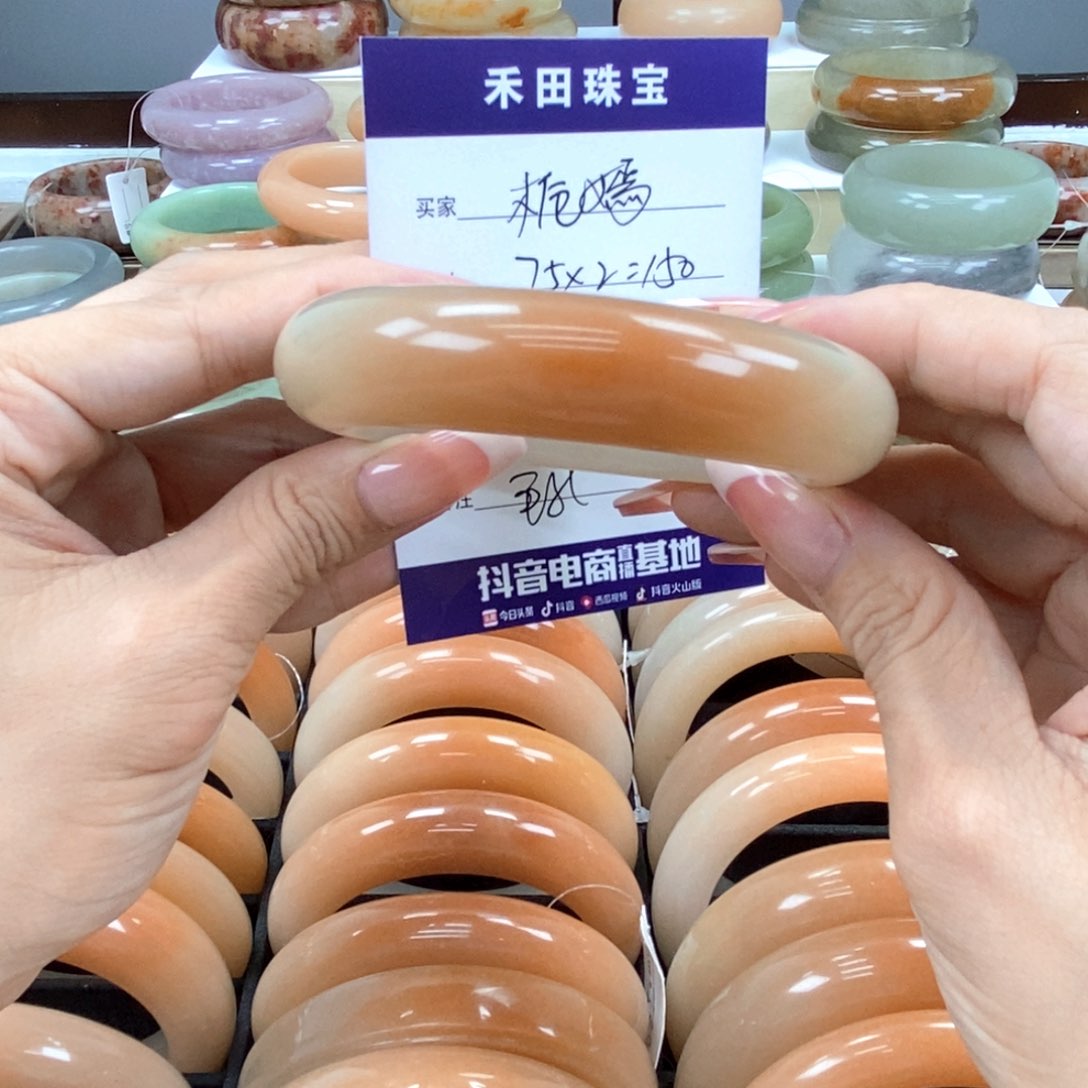 石英质玉手镯未镶嵌栀*