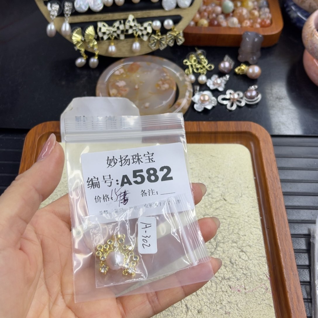 合金默认有瑕石英质玉一**?