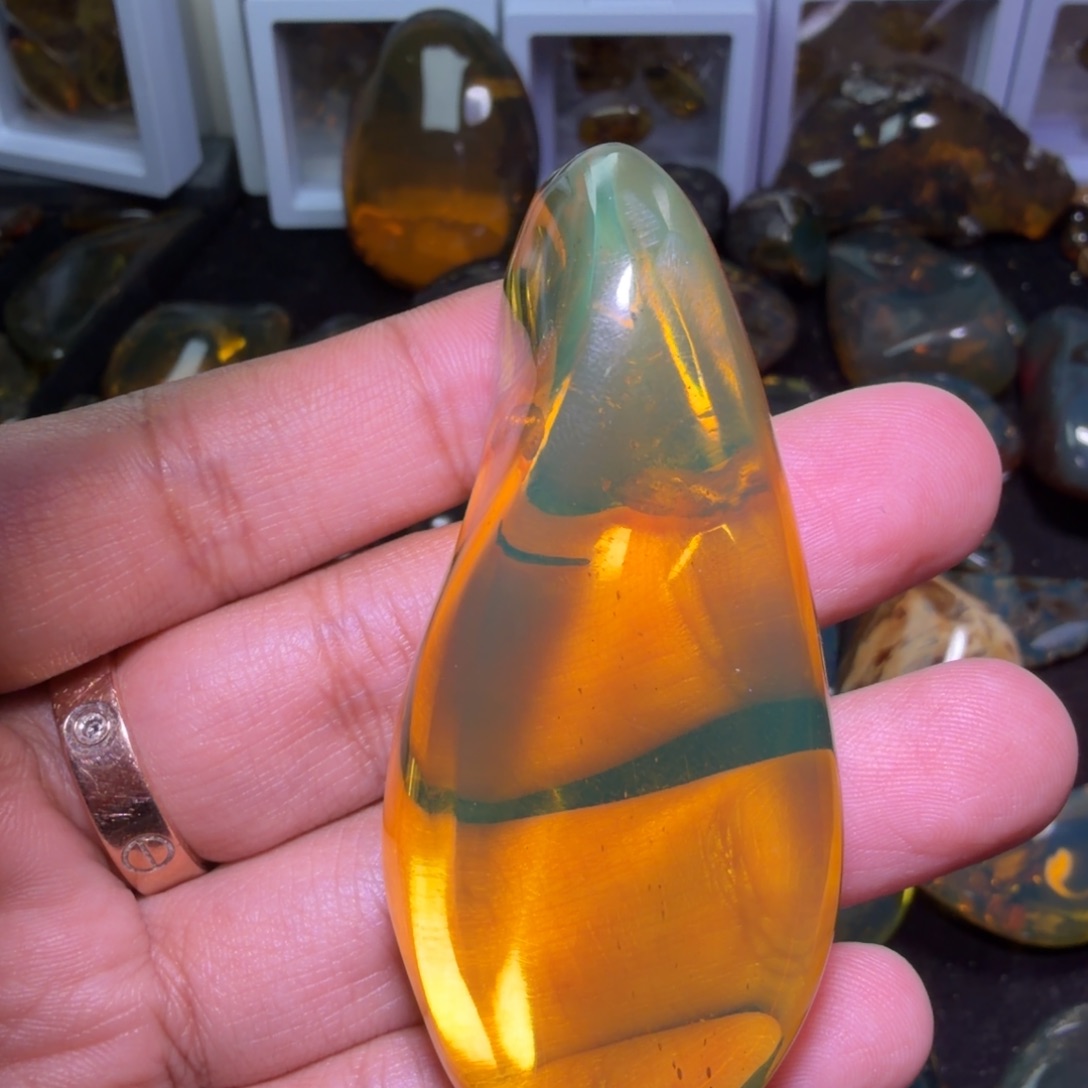 U***H琥珀未镶嵌裸石，，，