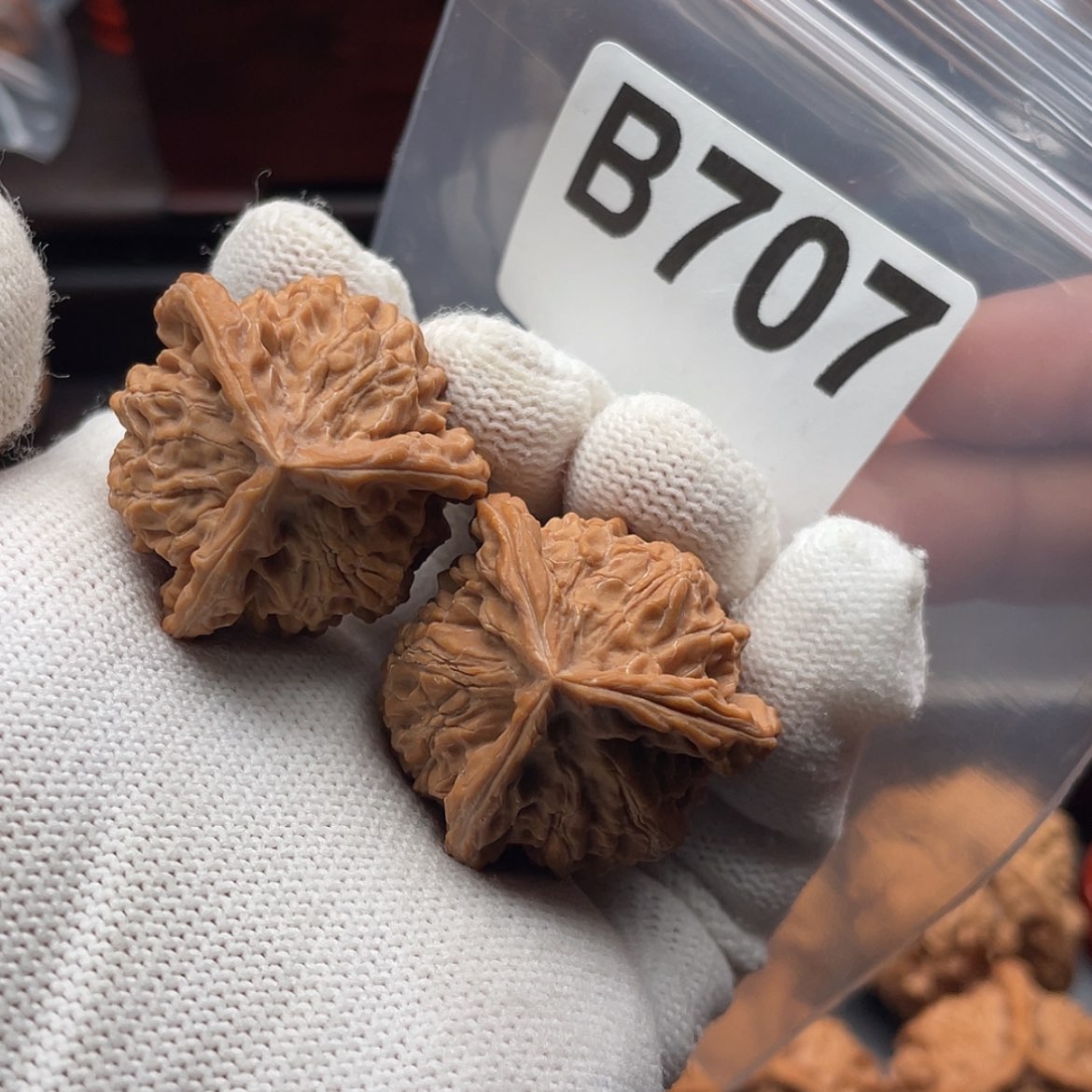 【闪购商品】文玩核桃吊坠B707三棱手捻32