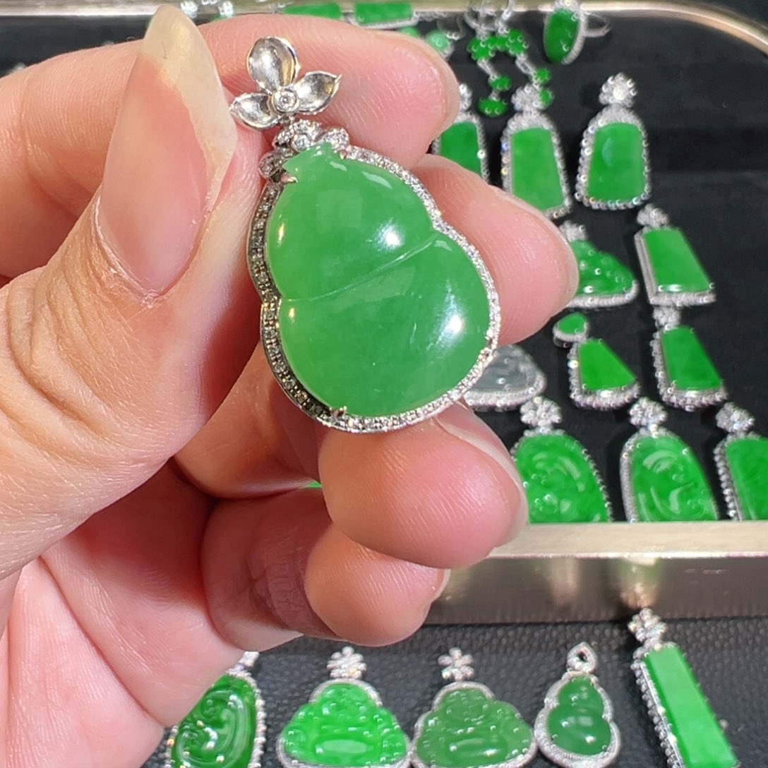 【闪购商品】翡翠吊坠(不含链)18K金镶嵌