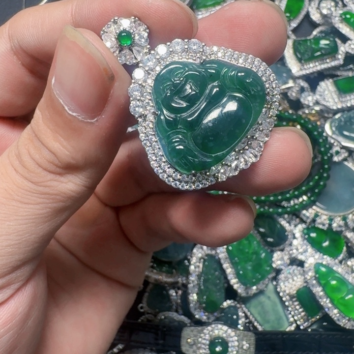 翡翠未镶嵌颈饰天然A货翡翠放漏