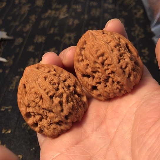 文玩核桃把件南疆石38mm