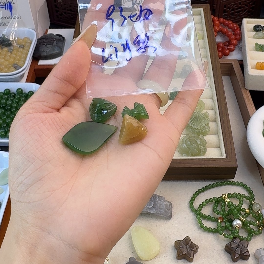 L***梨和田玉未镶嵌珠宝半成品