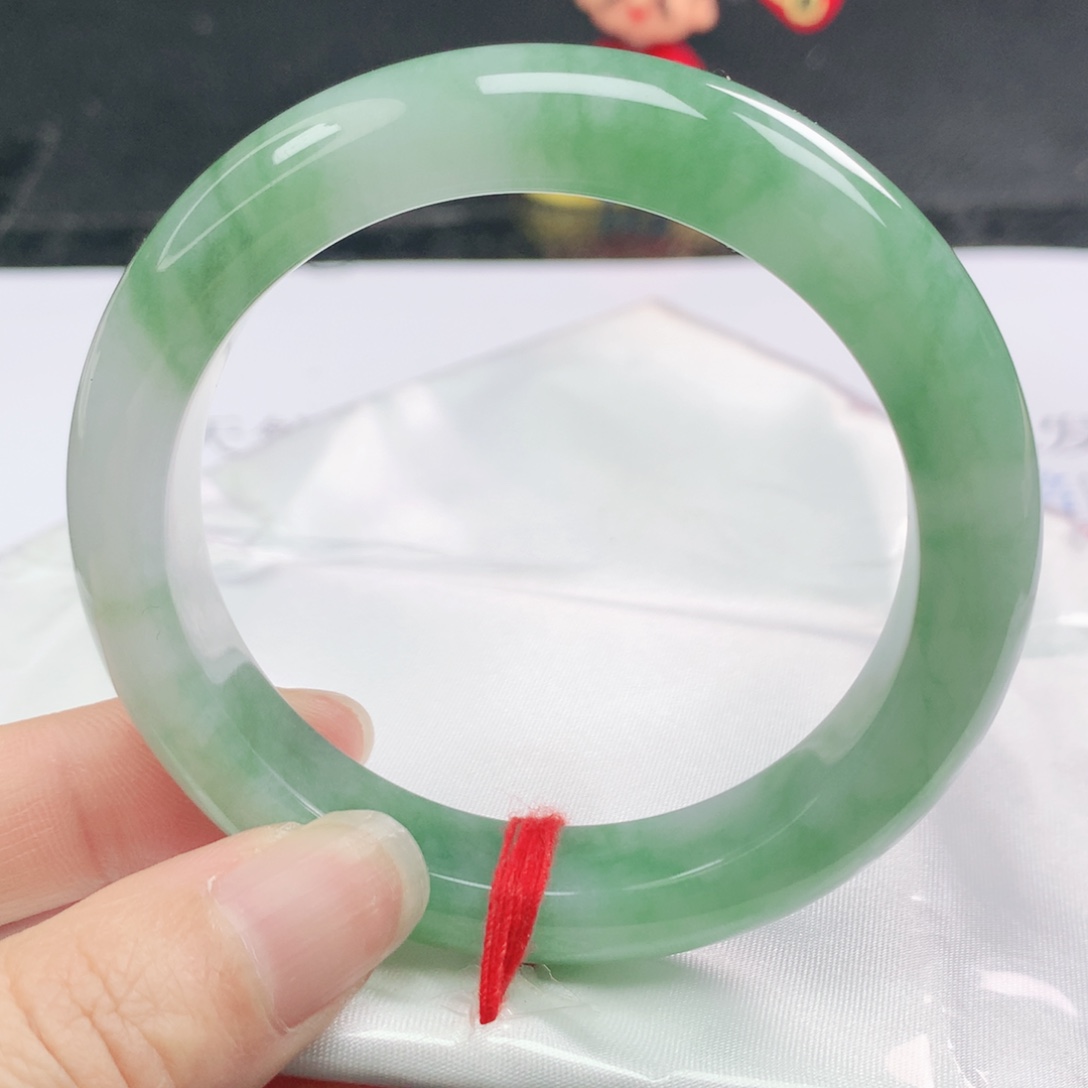 翡翠未镶嵌手镯正