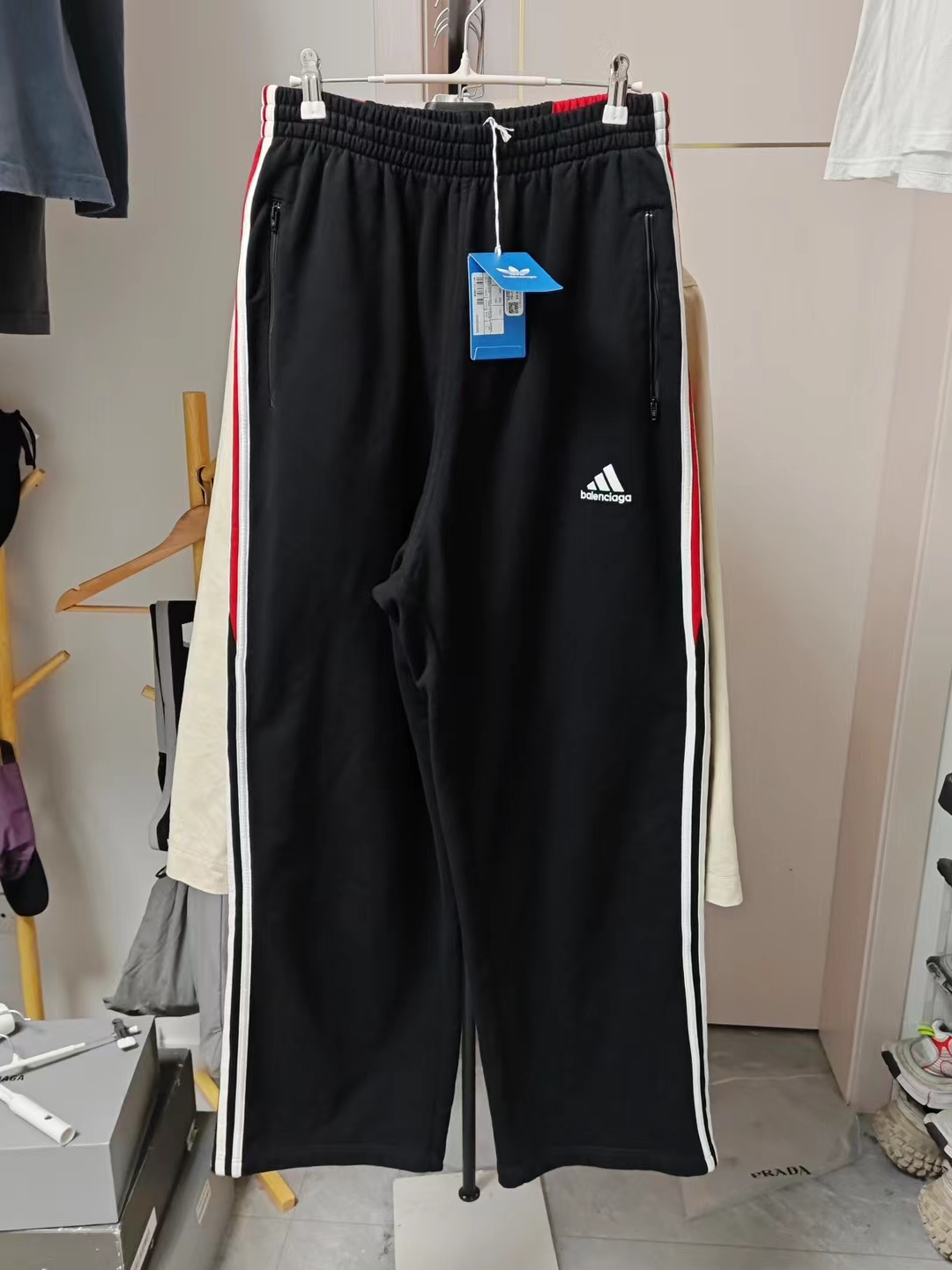 全新未使用 Balenciaga/巴黎世家 S码 阿迪黑红校裤Baggy拼接长裤