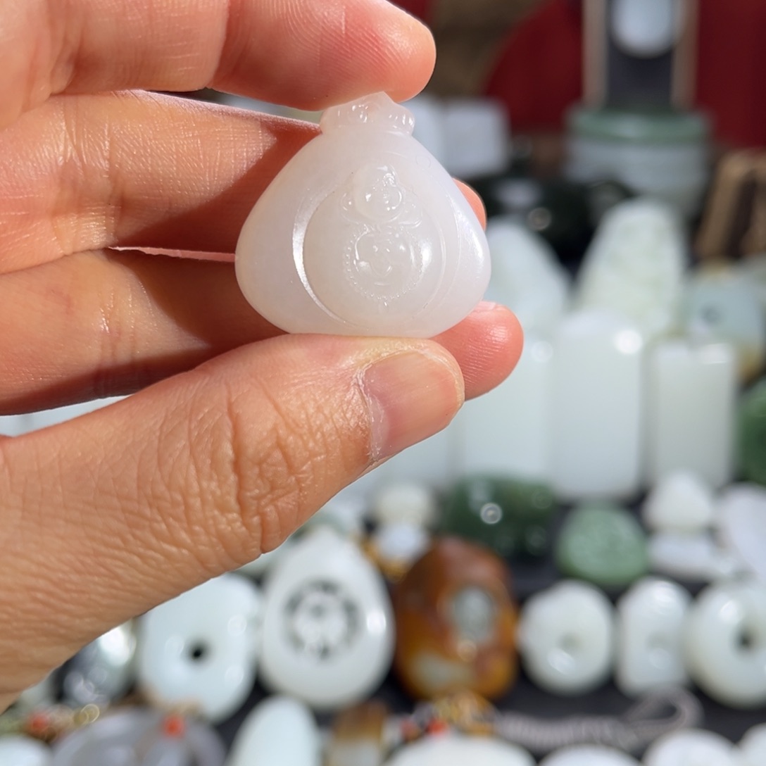 和田玉吊坠(赠链)未镶嵌