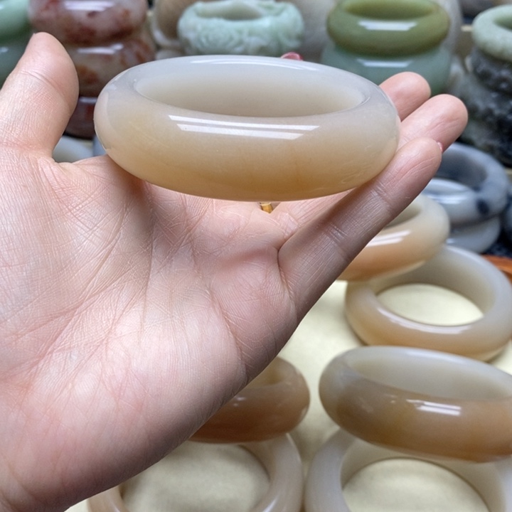 石英岩玉手镯未镶嵌