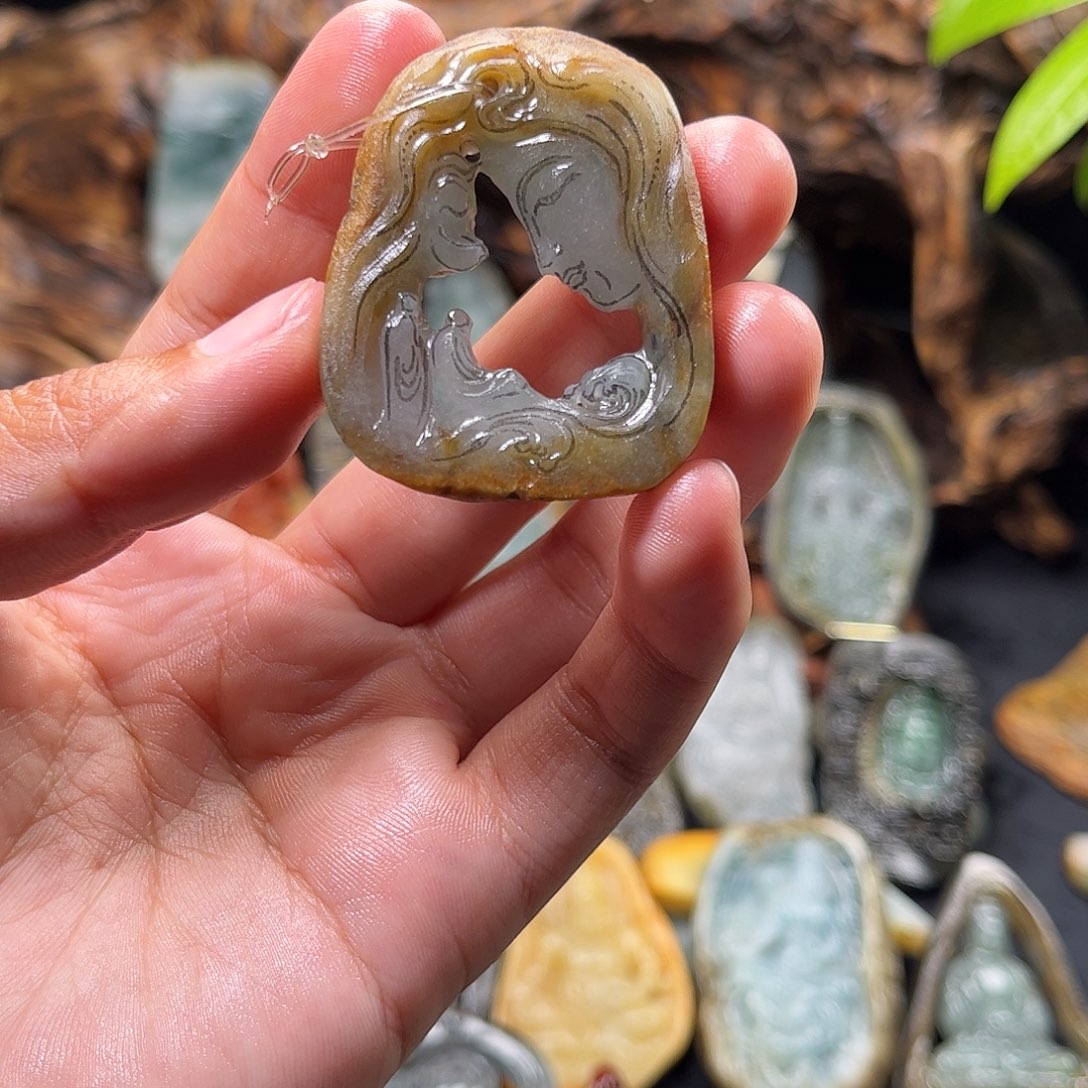 定制翡翠未镶嵌镂空佛