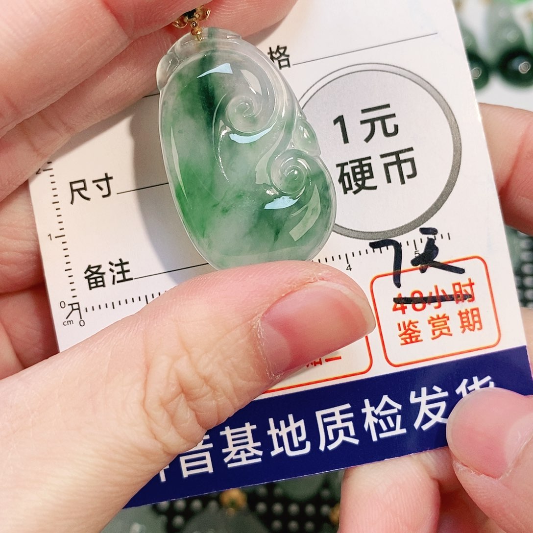 翡翠颈饰18K金镶嵌吊坠