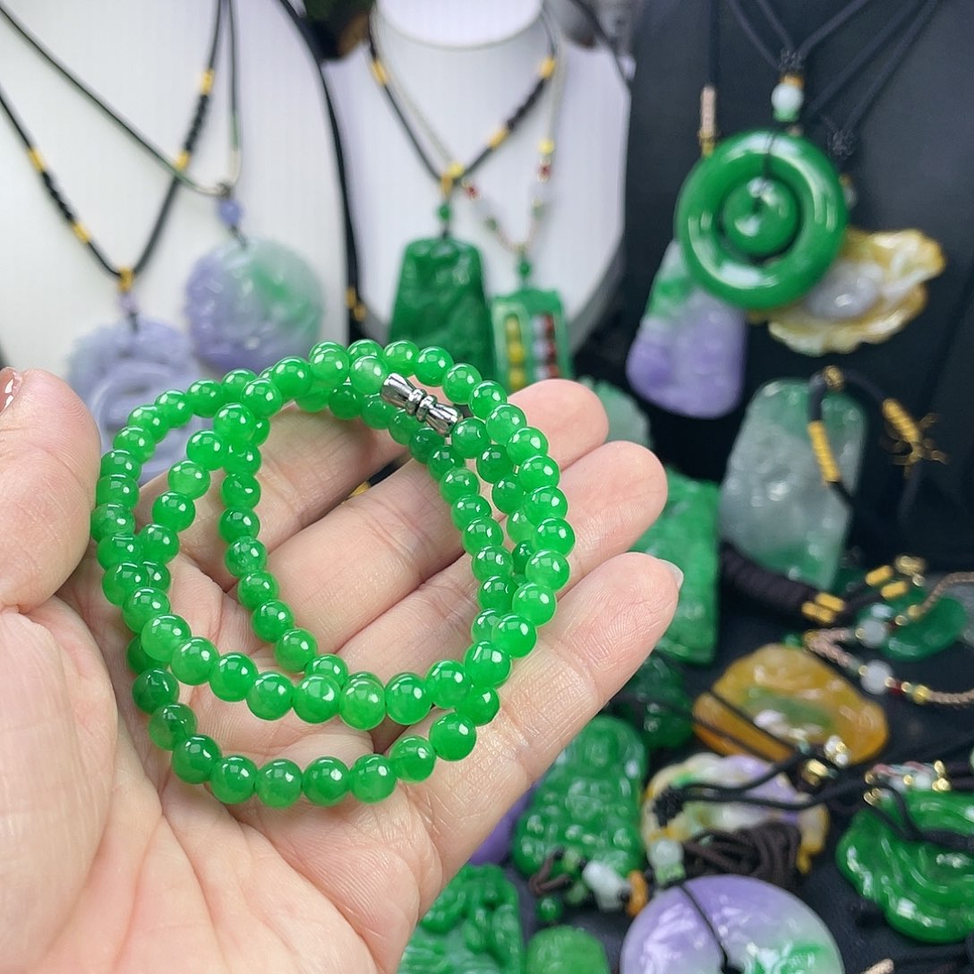 翡翠未镶嵌吊坠(赠链)