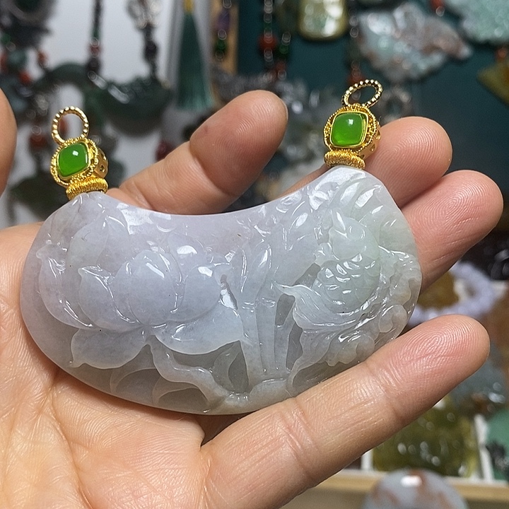 翡翠未镶嵌吊坠(赠链)