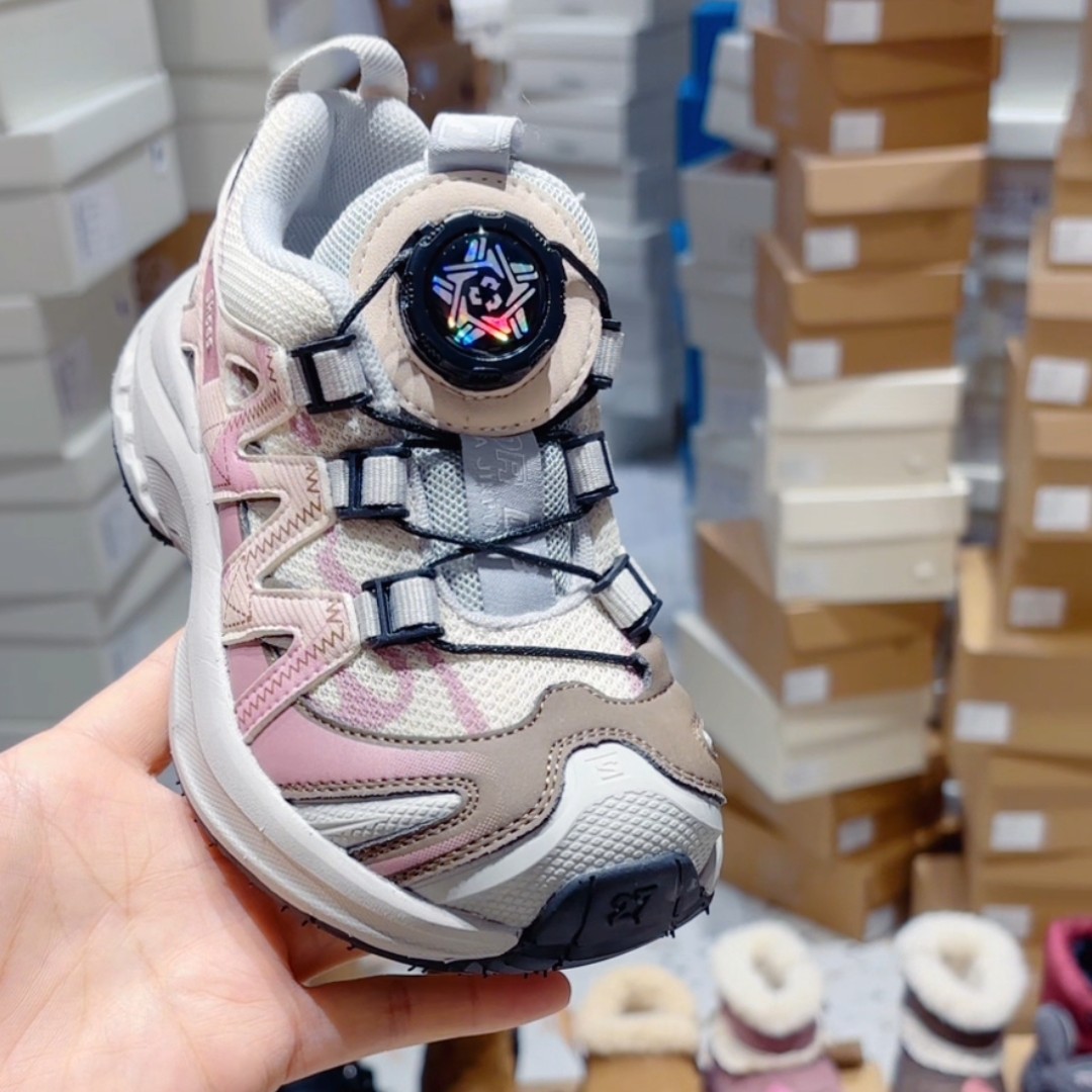 汐汐麦卡新款四季款网面透气运动鞋男女童轻便防滑26-37不加绒