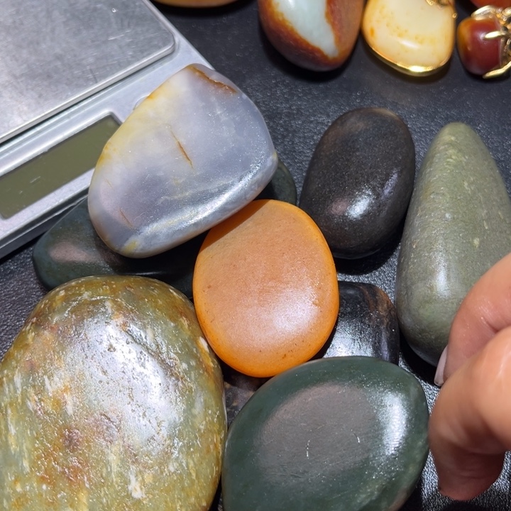 和田玉未镶嵌珠宝奇石