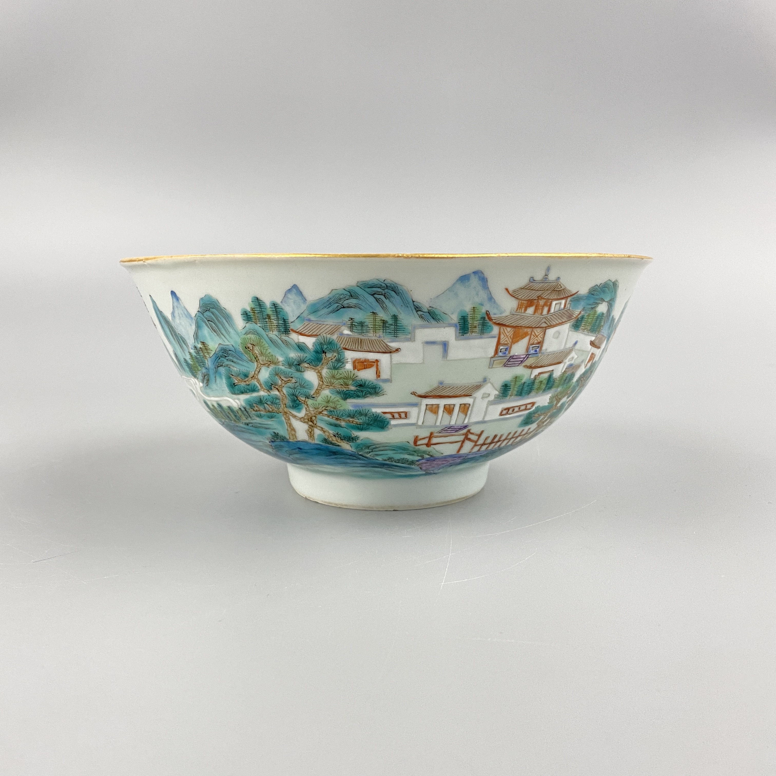 清中期·粉彩山水人物碗【古董拍卖】