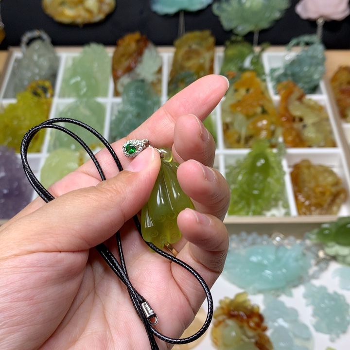 蛇纹石玉合金颈饰
