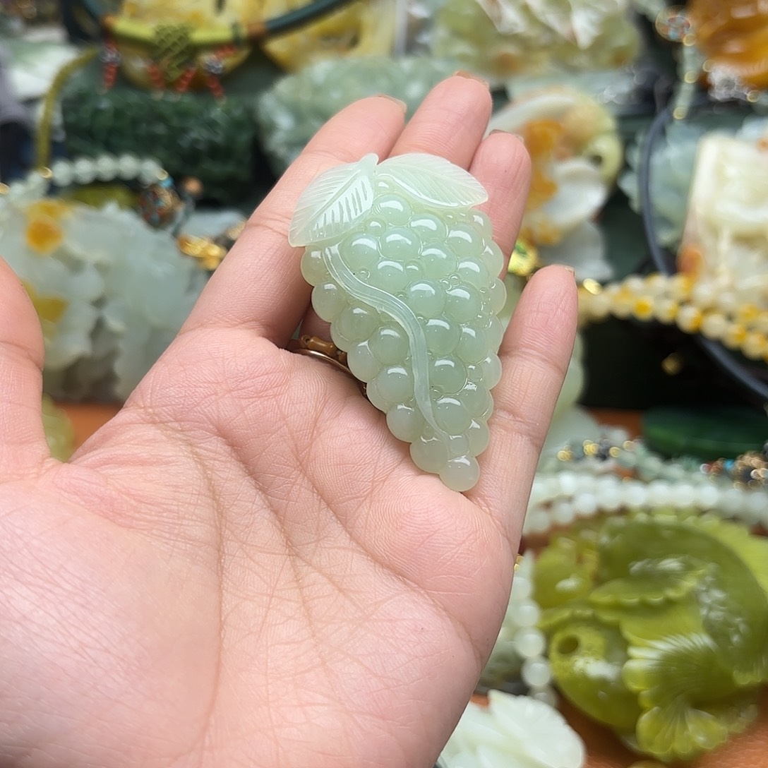 蛇纹石玉未镶嵌吊坠