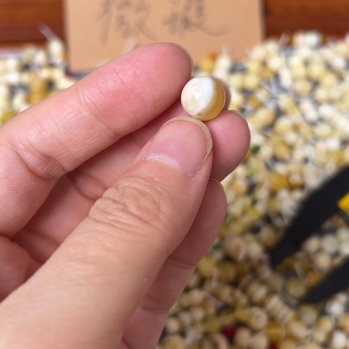 蜜蜡未镶嵌裸石9.8mm一个