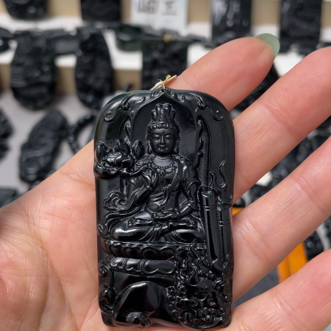 冒***林蛇纹石玉未镶嵌吊坠