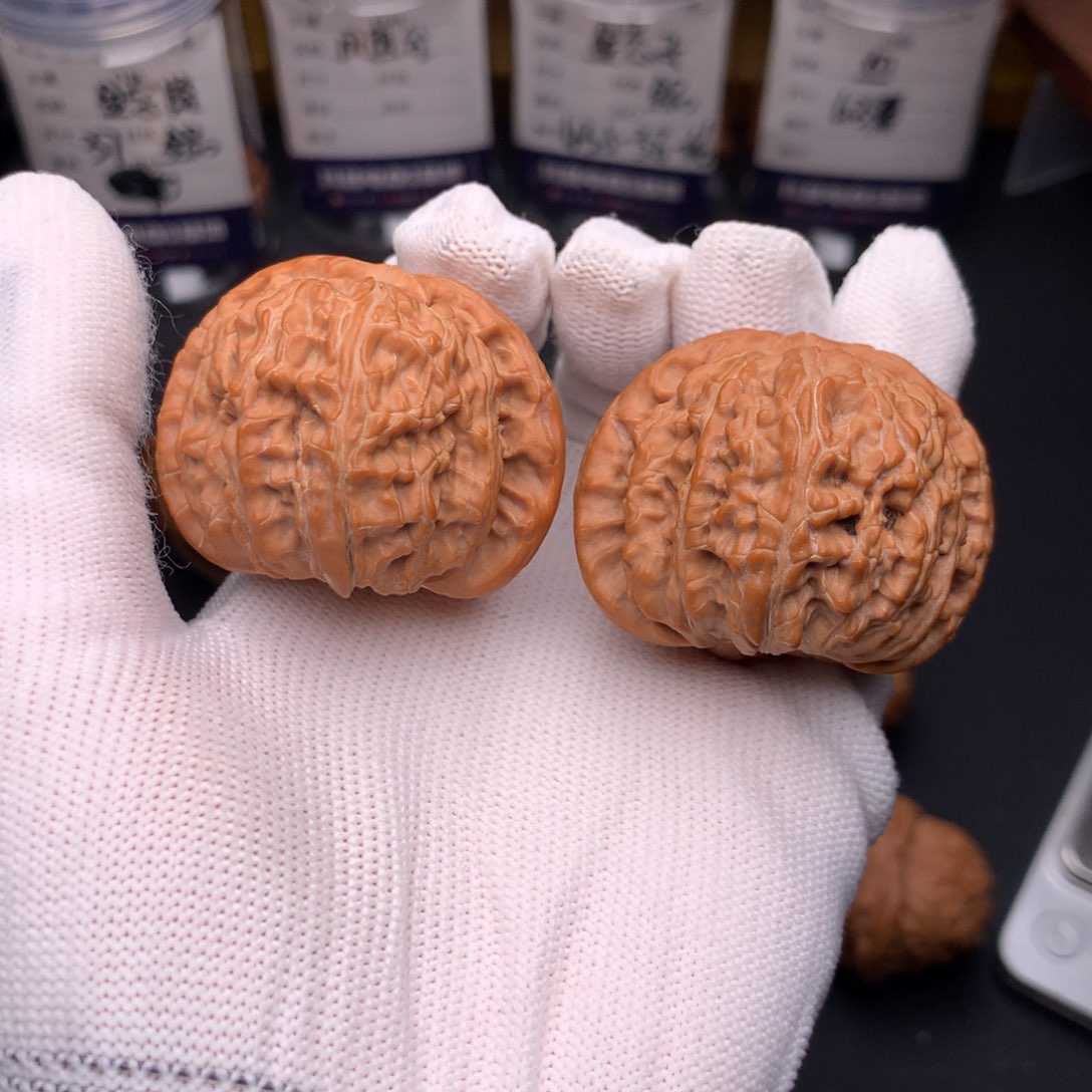 文玩核桃吊坠43球白