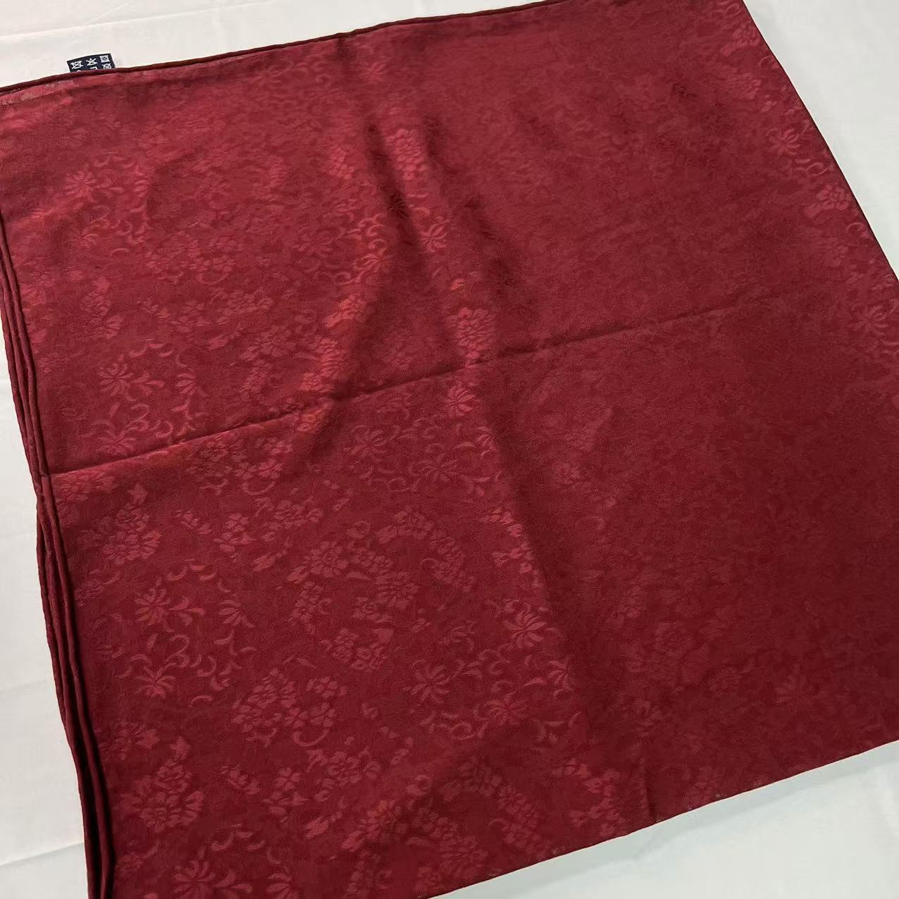 110香云纱方巾-玉枝红颜 三经绞萝106cm丝巾