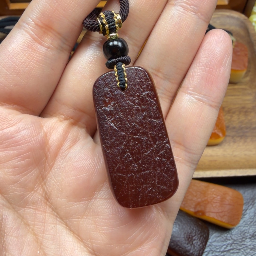 琥珀未镶嵌吊坠(赠链)