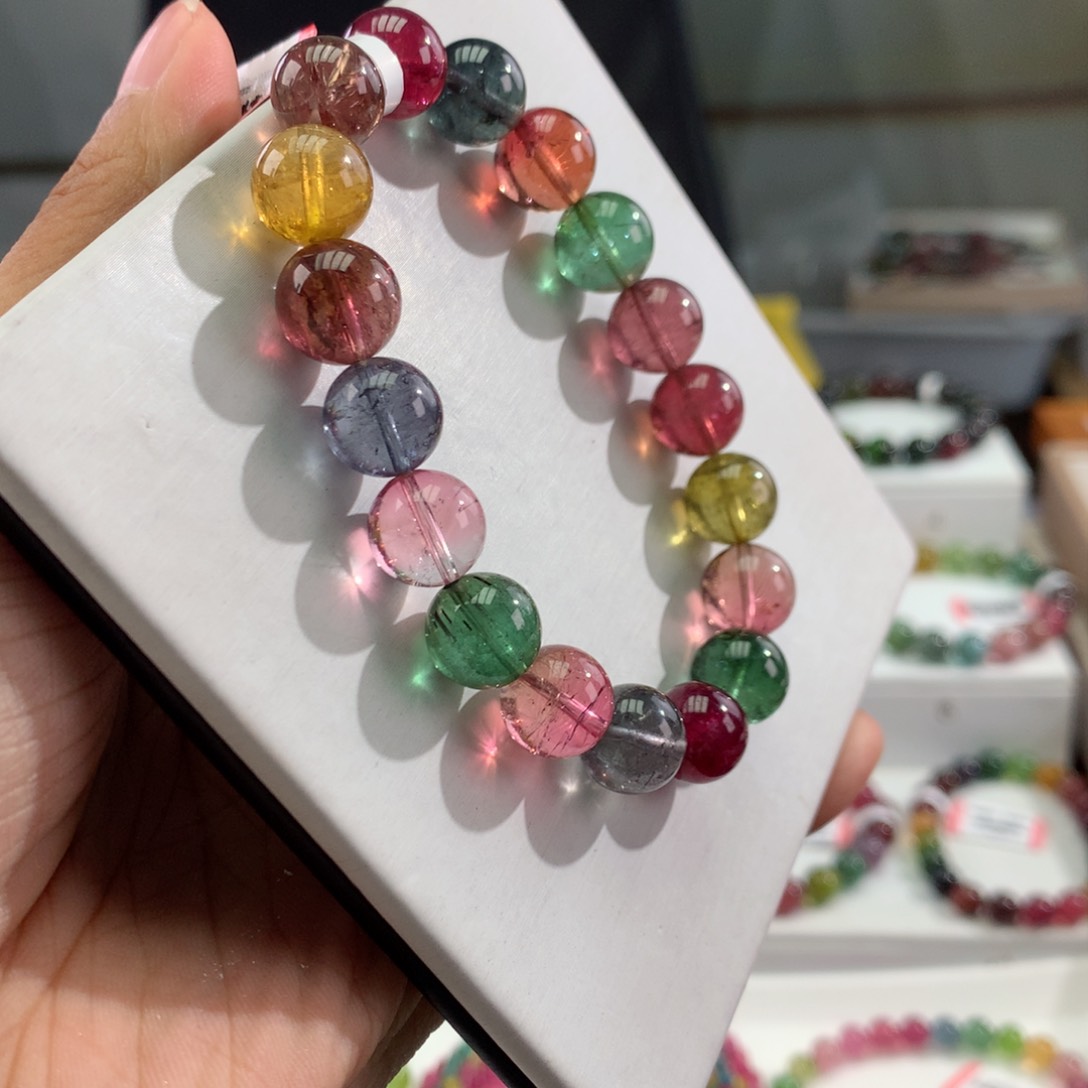 碧玺手链未镶嵌      10.7mm。     