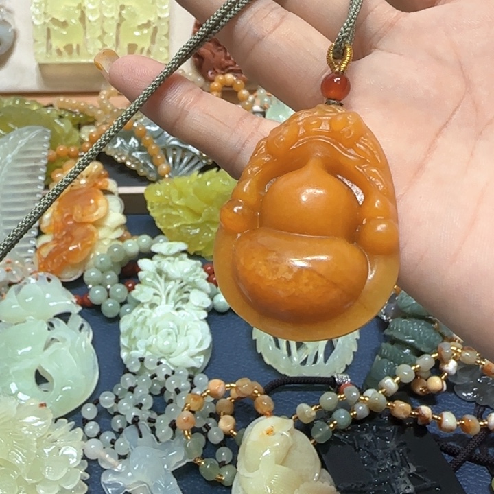 未镶嵌蛇纹石玉吊坠