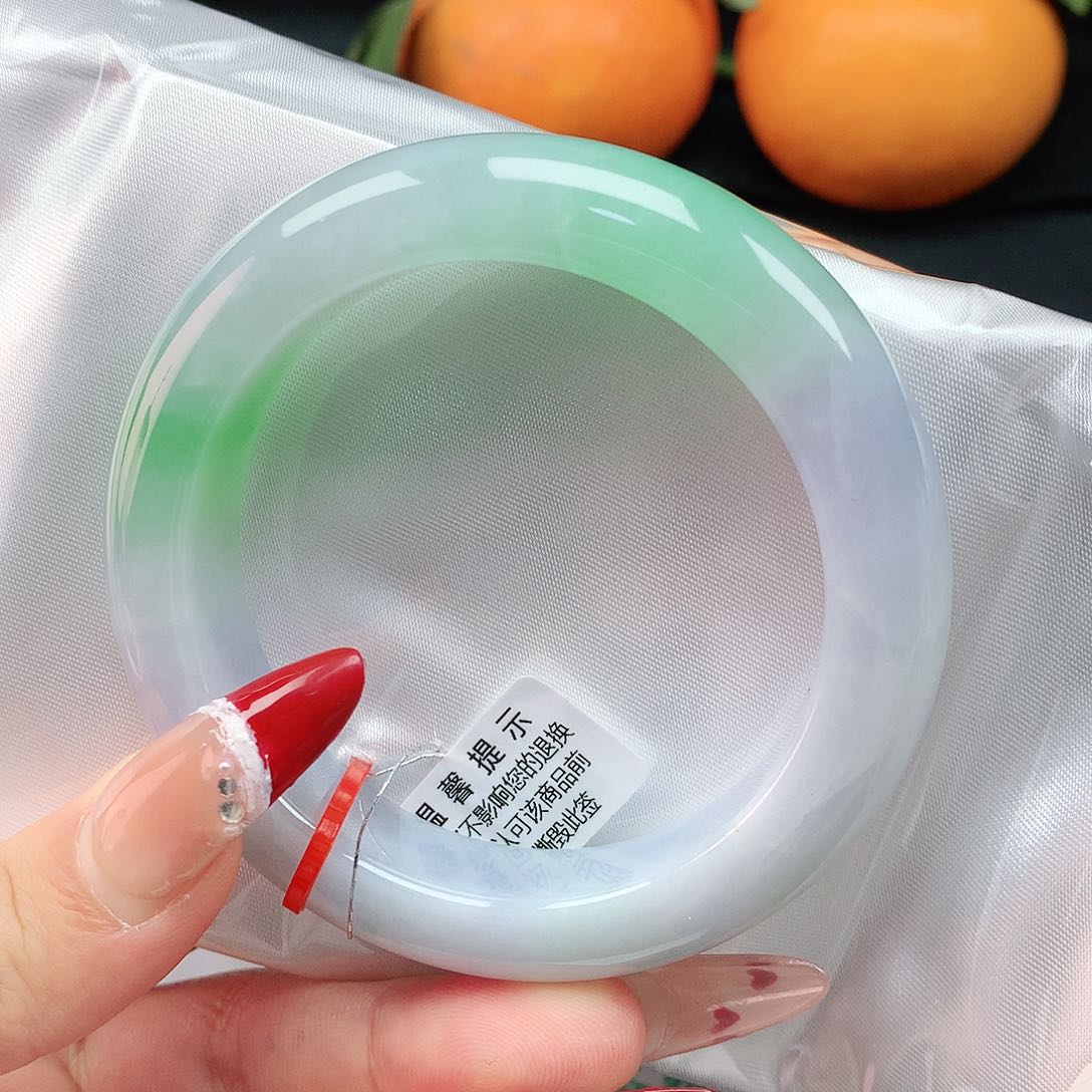 翡翠手镯未镶嵌54圈