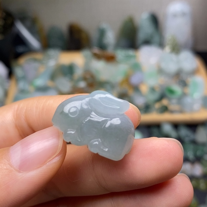 颈饰未镶嵌翡翠兔子