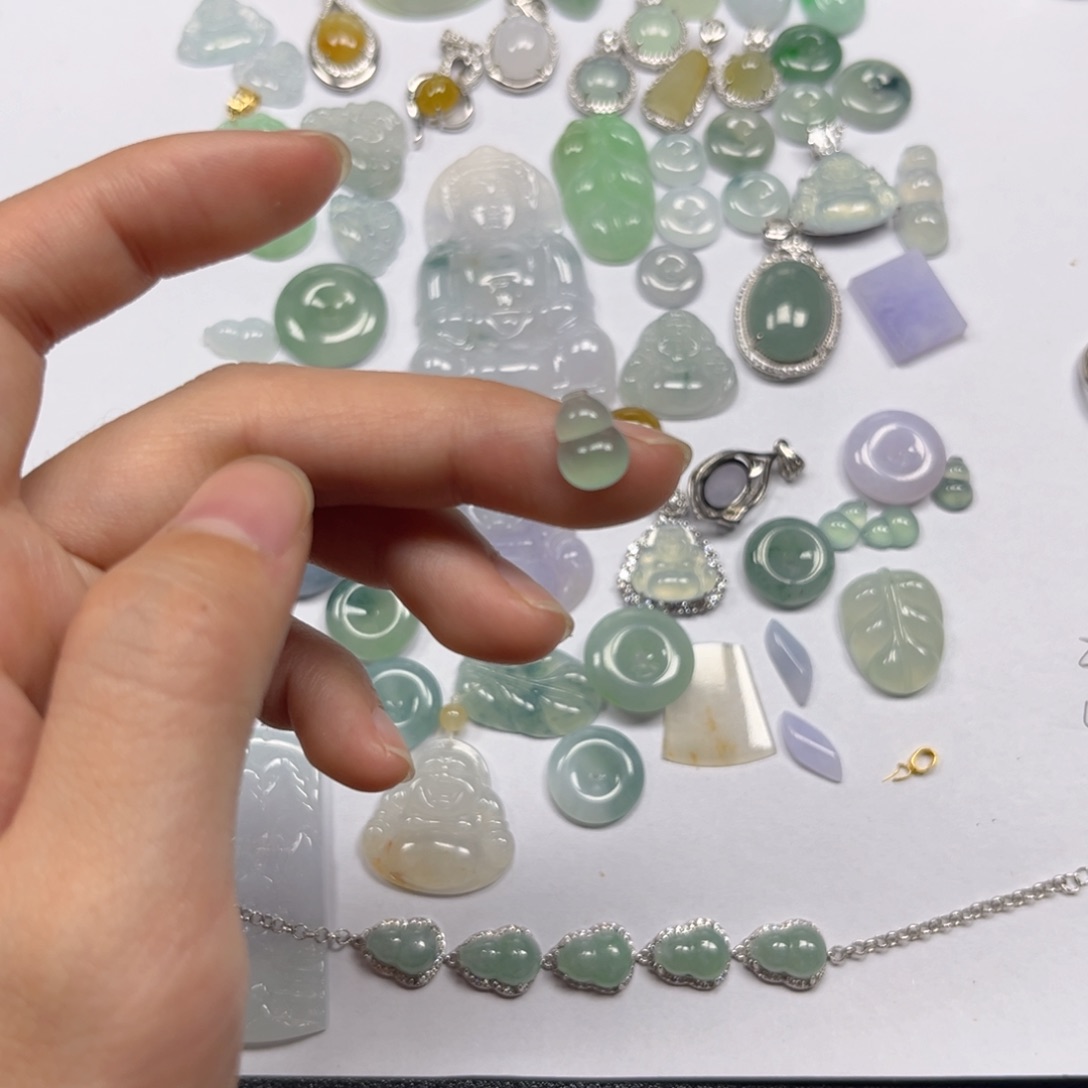 翡翠颈饰未镶嵌冰种绿葫芦