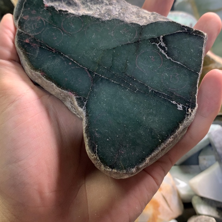 干****裸石翡翠可以取珠子