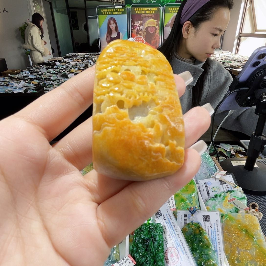 颈饰未镶嵌翡翠一