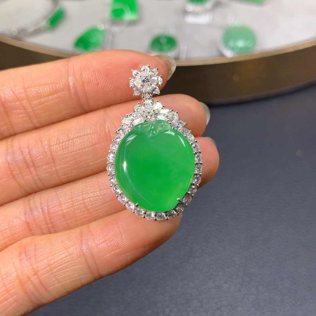 翡翠颈饰18K金镶嵌翡翠