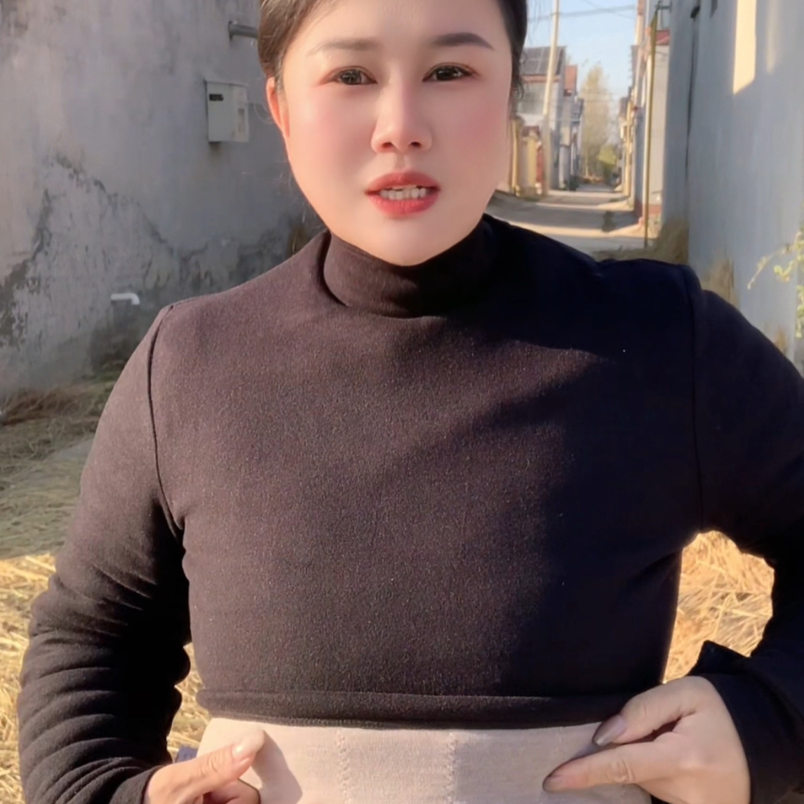 加厚女士黑色套头冬季新款长袖时尚百搭纯色半高领保棉袄