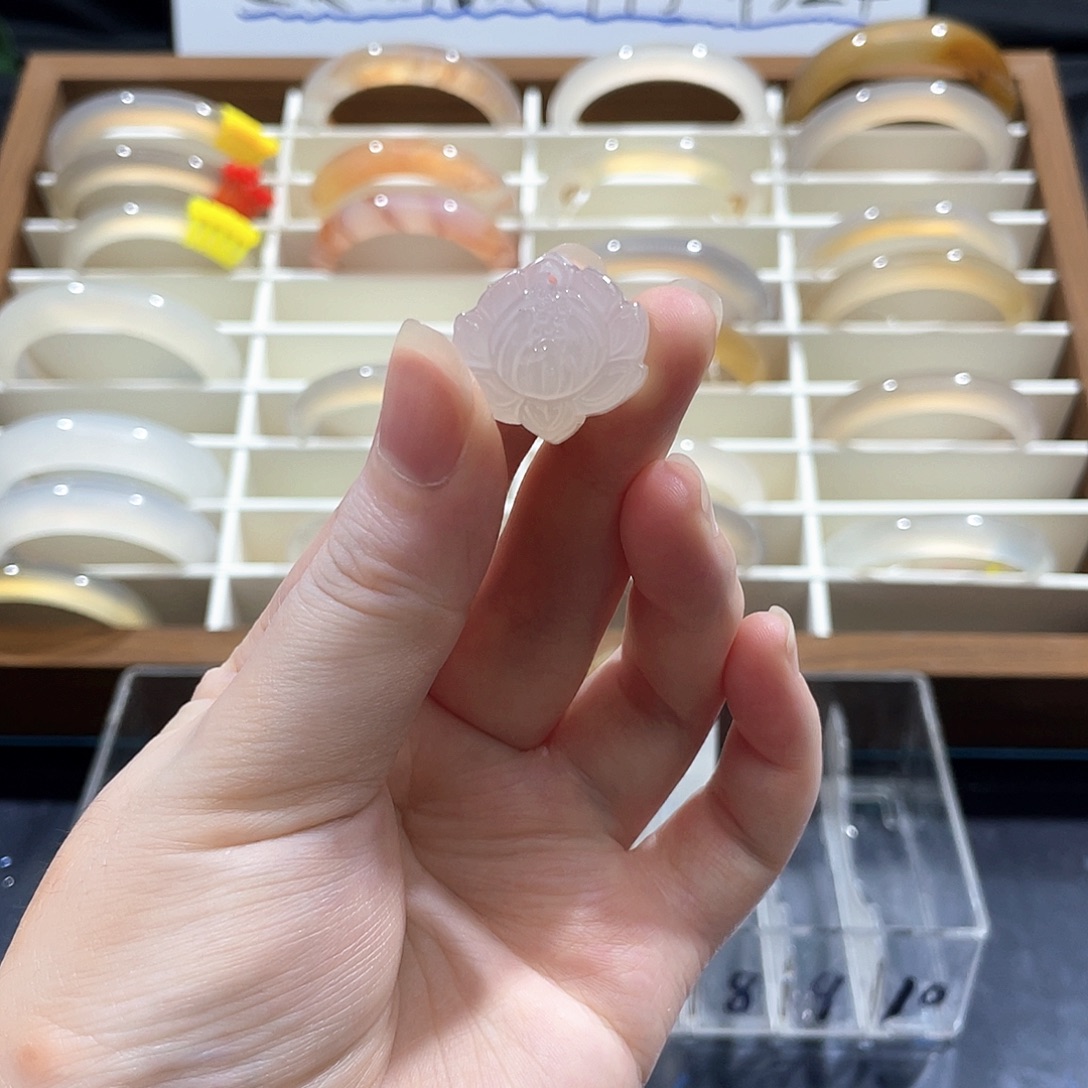 玛瑙/玉髓手镯未镶嵌