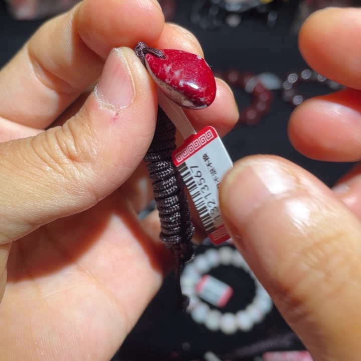 天然辰砂原矿红沙吊坠