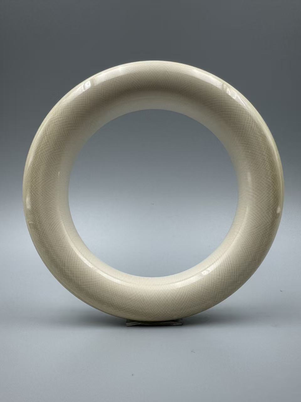 M50578天然猛犸牙满纹芝士皮西藏手镯圆镯男士 90.8g 64*16.3mm