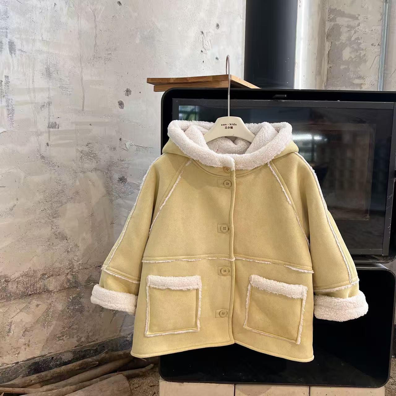  韩系风冬季新品毛毛一体连帽加厚外套厚实毛毛衣外套 8118