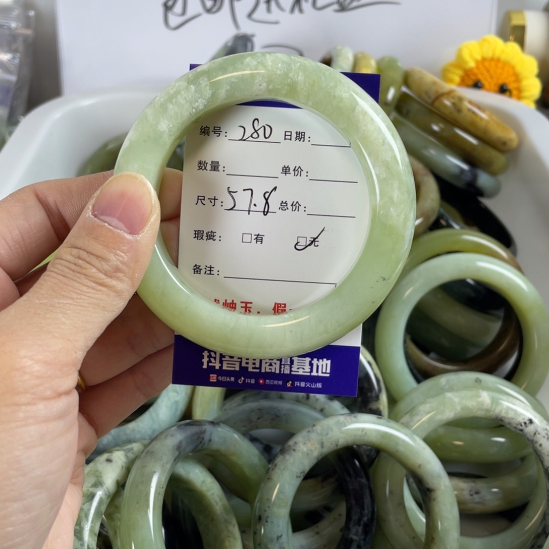 蛇纹石玉手镯未镶嵌